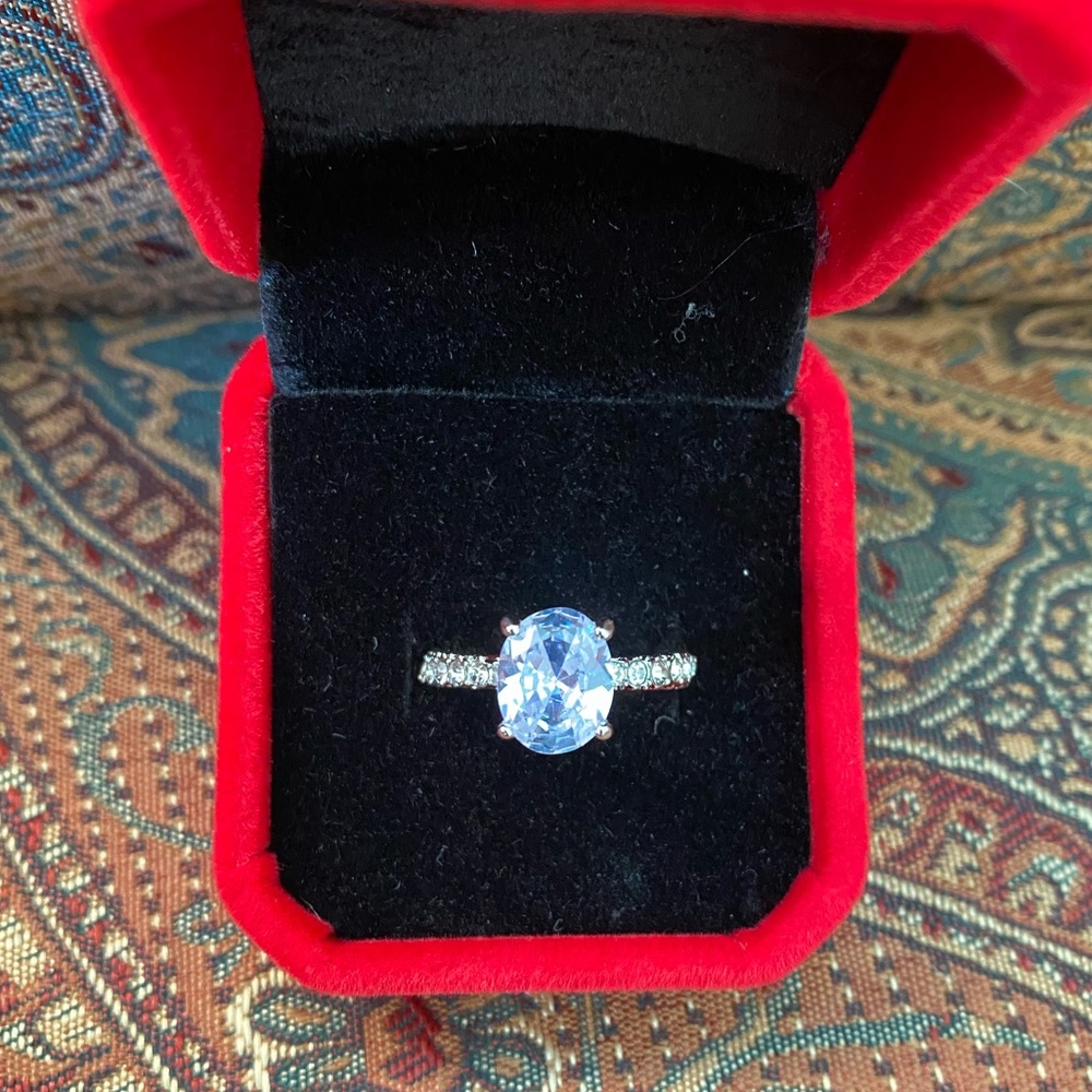 2 carats oval cut Moissanite Diamond 925 Sterling Silver Ring 14k gold plated